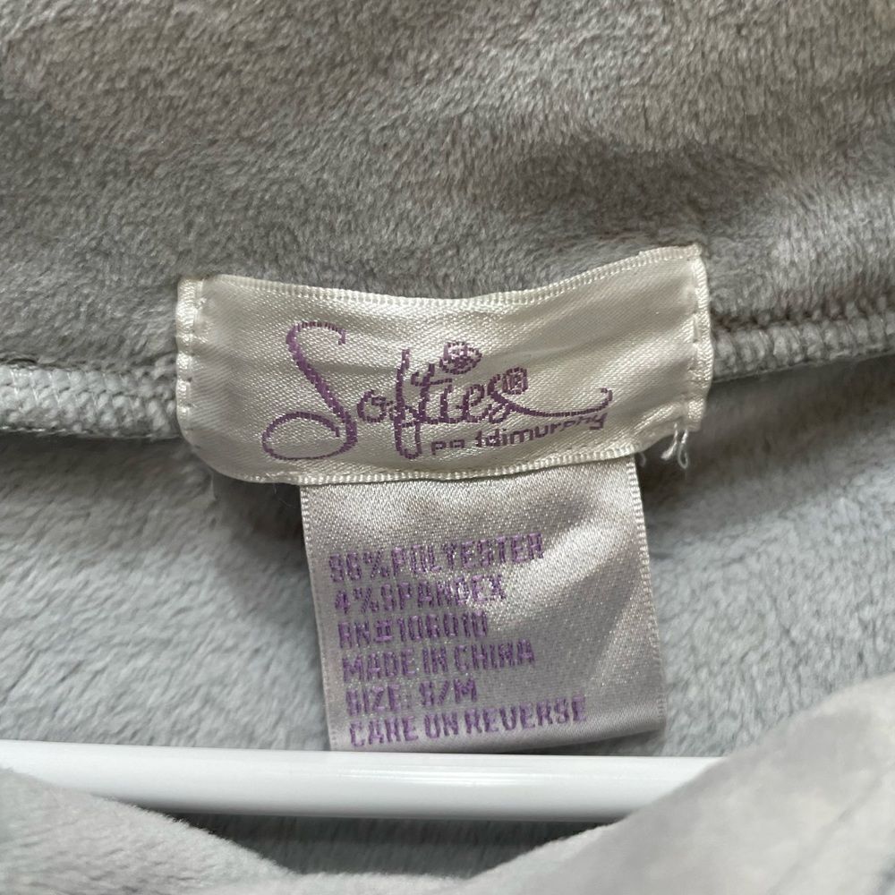 ‎SOFTIES PLUSH LOUNGER IN GRAY - Picture 5 of 7